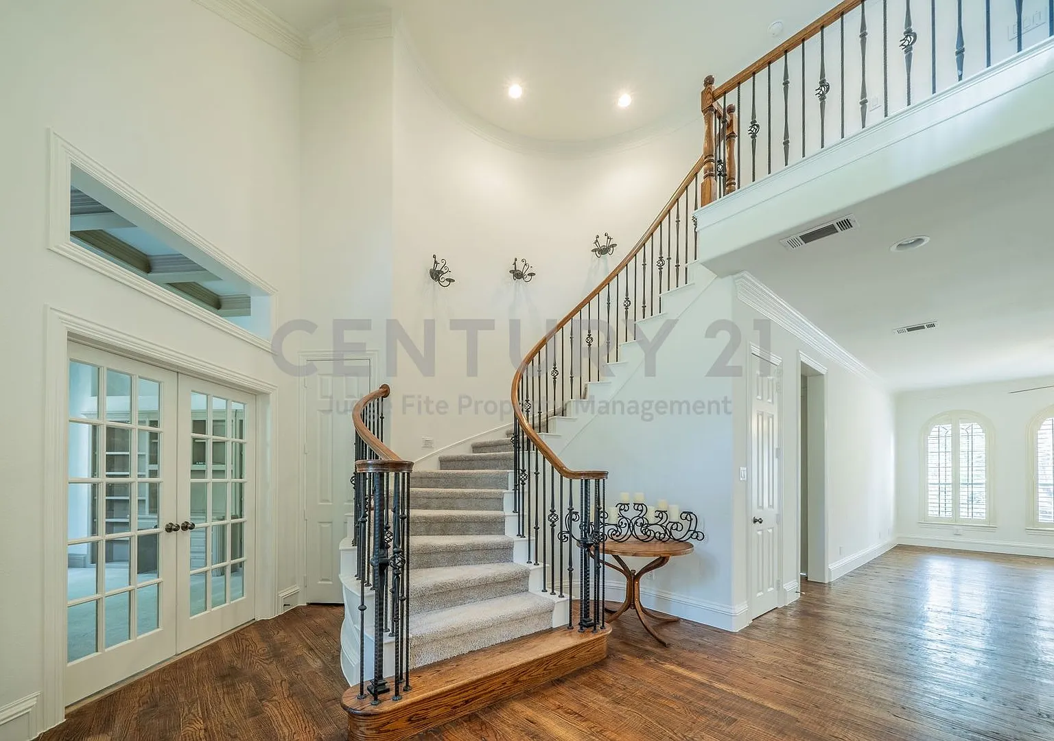 Stunning 5/4.5/3 Home with Pool in Flower Mound for Rent! — Photo 3