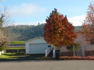 100 E Angela Ct, Roseburg, OR 97471