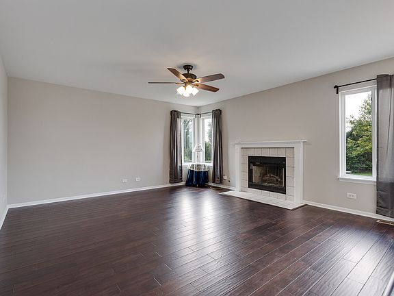 3rd image of 311 Warwick Ln