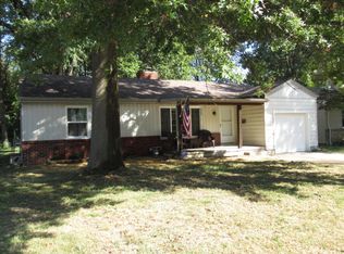 1902 S Robberson Ave, Springfield, MO 65807