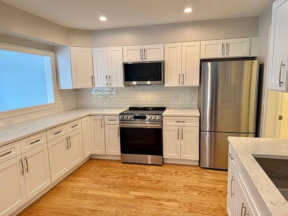 3rd image of 22 Barracks Rd