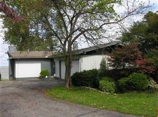 28900 Lake Rd, Bay Village, OH 44140