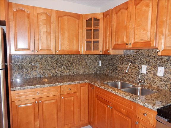 5th image of 2524 Cleveland St #2526