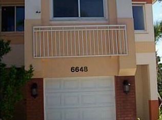 6648 Town Square Dr, Davie, FL 33314