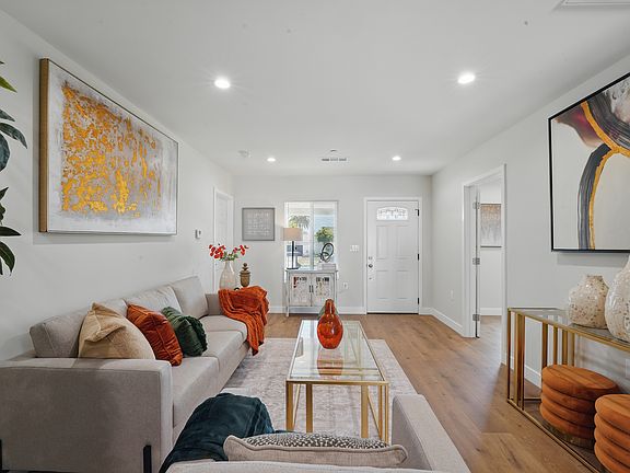 4th image of 8140 Vantage Ave #2