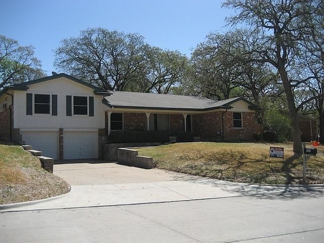 1st image of 520 Oak Park Dr