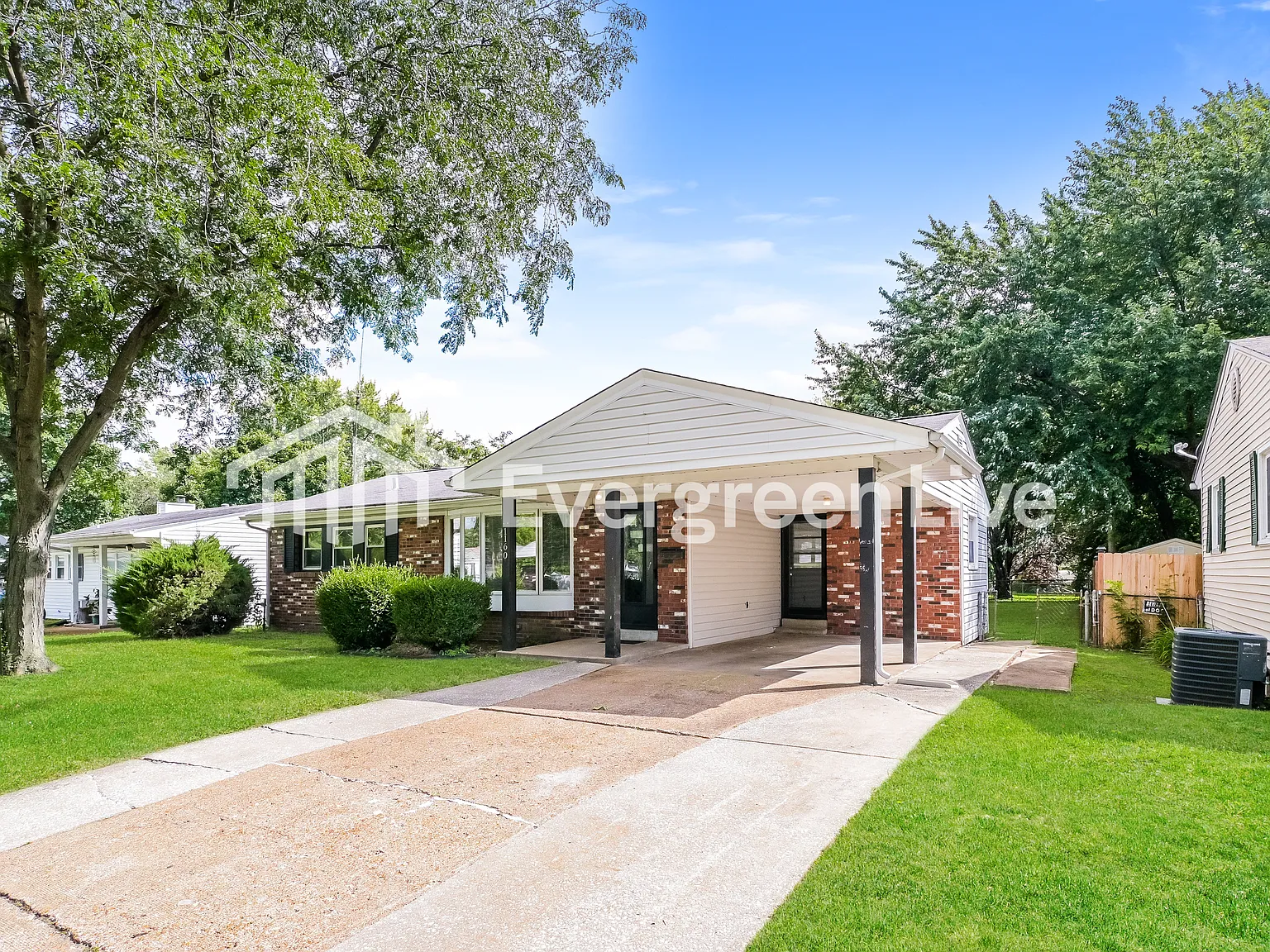3 bed, 1.0 bath, 1009 sqft, $1,495 — Photo 2