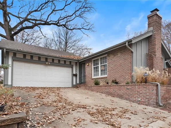 10236 Edelweiss Cir, Merriam, KS 66203