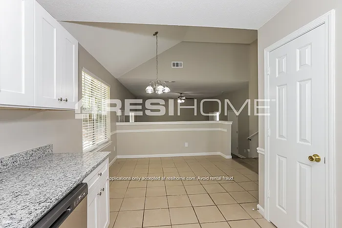 2264 Creekview Trl — Photo 3
