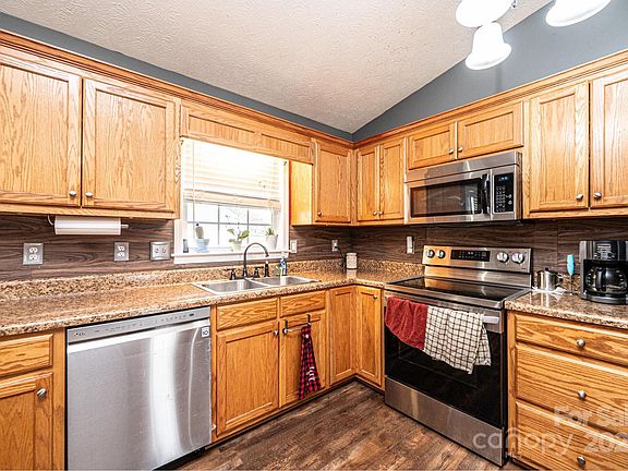5th image of 2308 Olde Meadow Dr