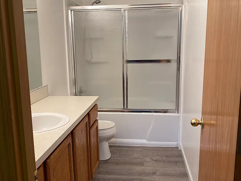 137 NE Olvera Ct — Photo 5