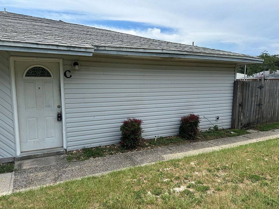 1st image of 3346 Green Briar Cir APT C