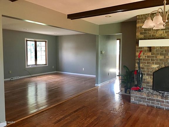 2nd image of 2947 Winesap Dr NE