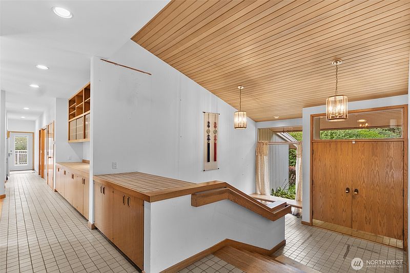 5th image of 501 W 8th Avenue