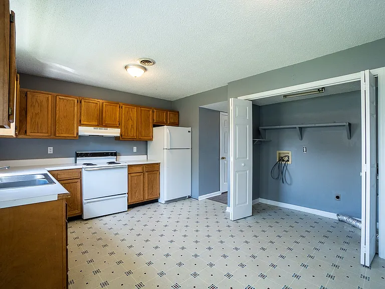 360 Britton Ave — Photo 8