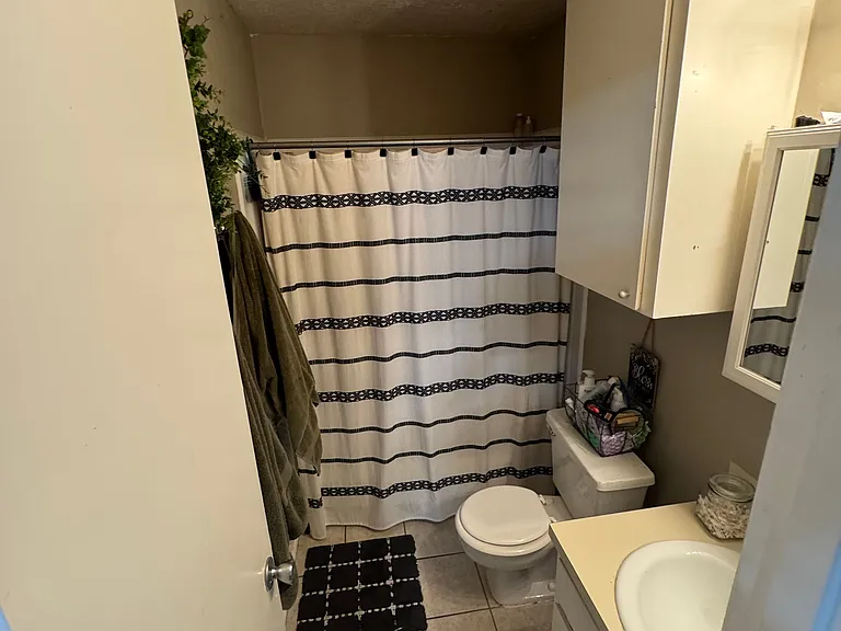 2504 Hickory Dr — Photo 7