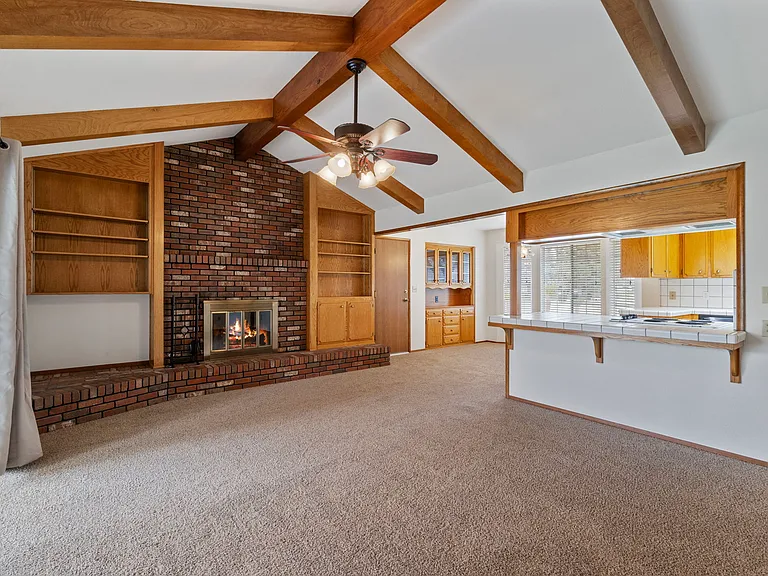 6469 N San Pedro Ave — Photo 9