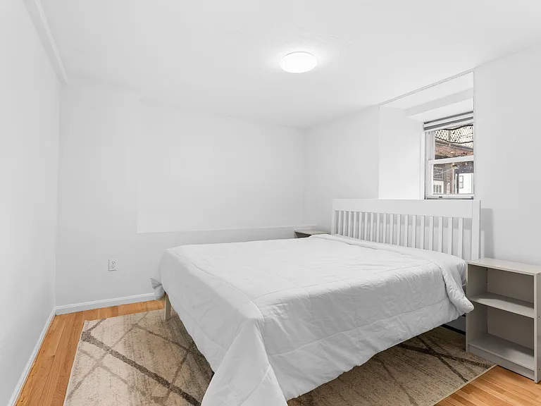 224 W 6th St #1 — Photo 6