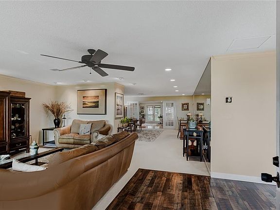 4th image of 3025 Lakeshore Dr