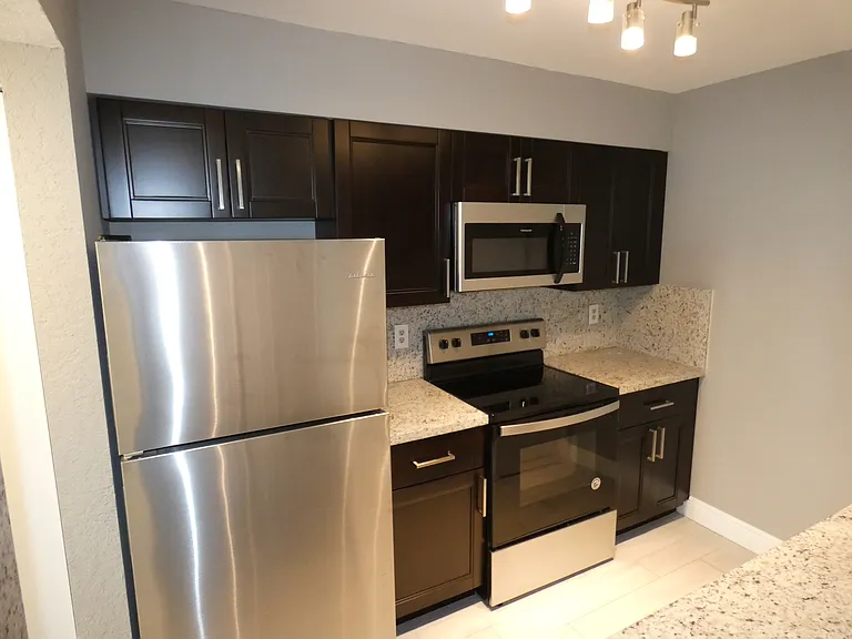 2831 N Oakland Forest Dr #101 — Photo 75