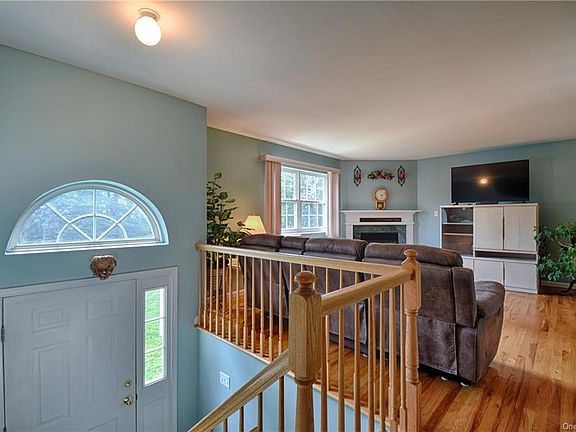 3rd image of 8 Vista Dr