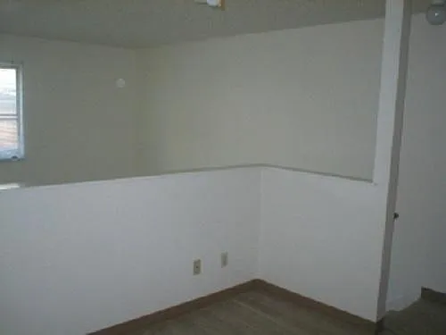 320 E Burlington St #10 — Photo 5