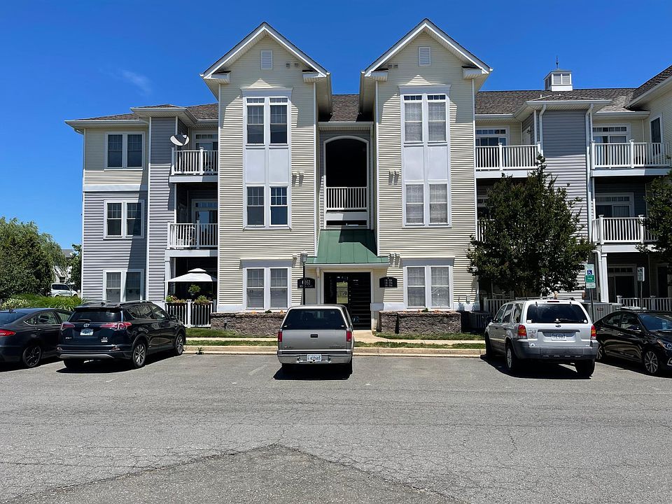 1st image of 6161 Willow Pl APT 201