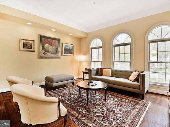 3rd image of 102 Winding Rose Dr