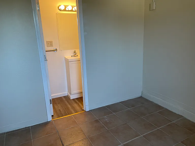 Lou Ann Pl — Photo 16