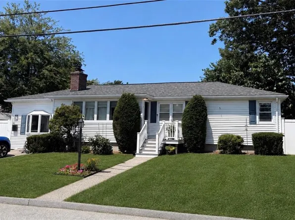 77 Harper Ave, Cranston, RI 02910