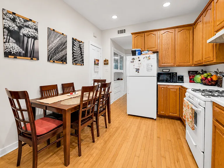 1335 W Melrose St #1F — Photo 3