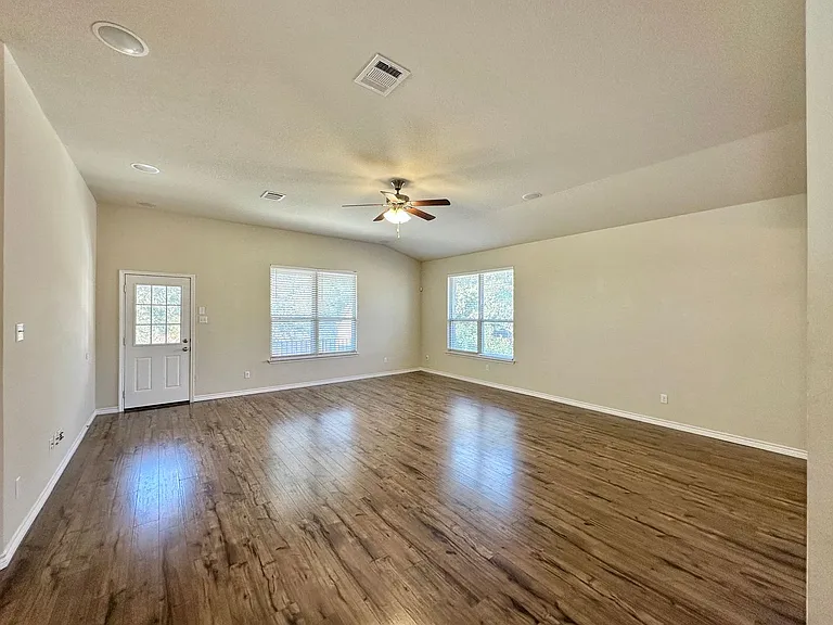 3383 Vineyard Trl — Photo 4