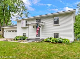 403 Donna Dr, Clinton, MI 49236