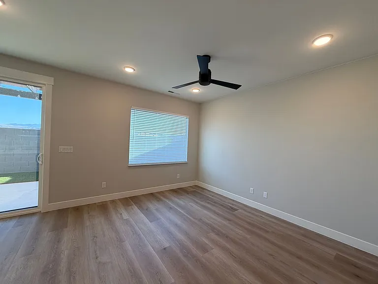 608 E Hemsworth Ln — Photo 8