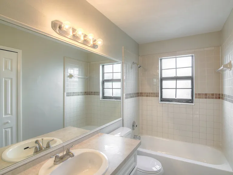 1036 Covington St — Photo 14