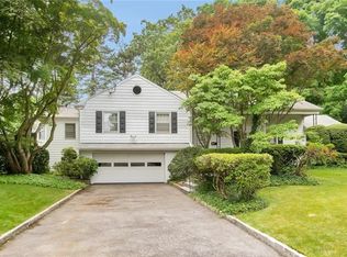 69 Lakeshore Dr, Eastchester, NY