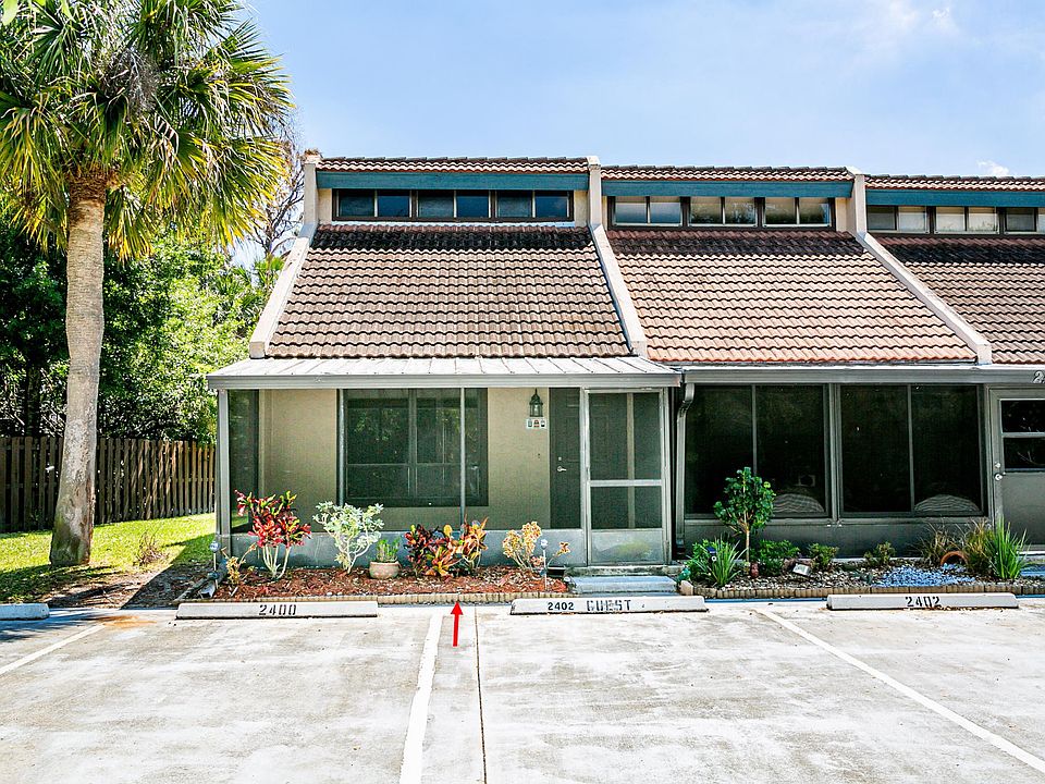 1st image of 2400 SE Garden Ter #101