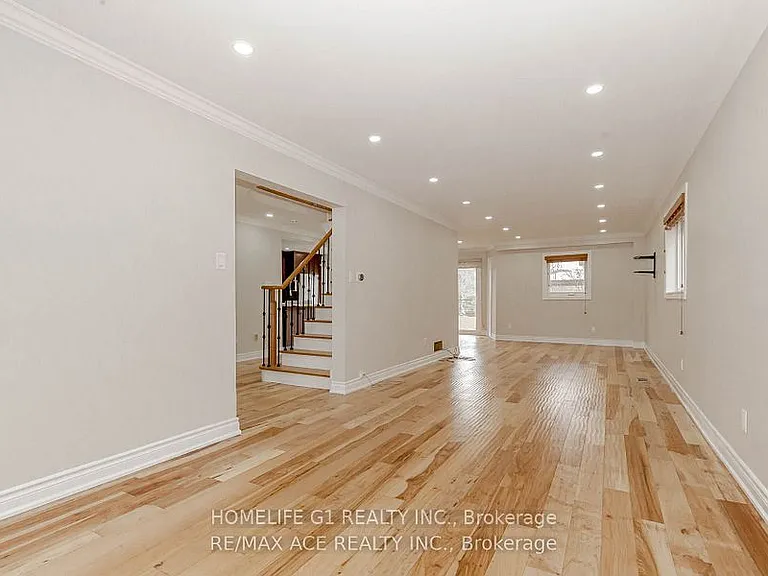1319 Greenwood Cres — Photo 24