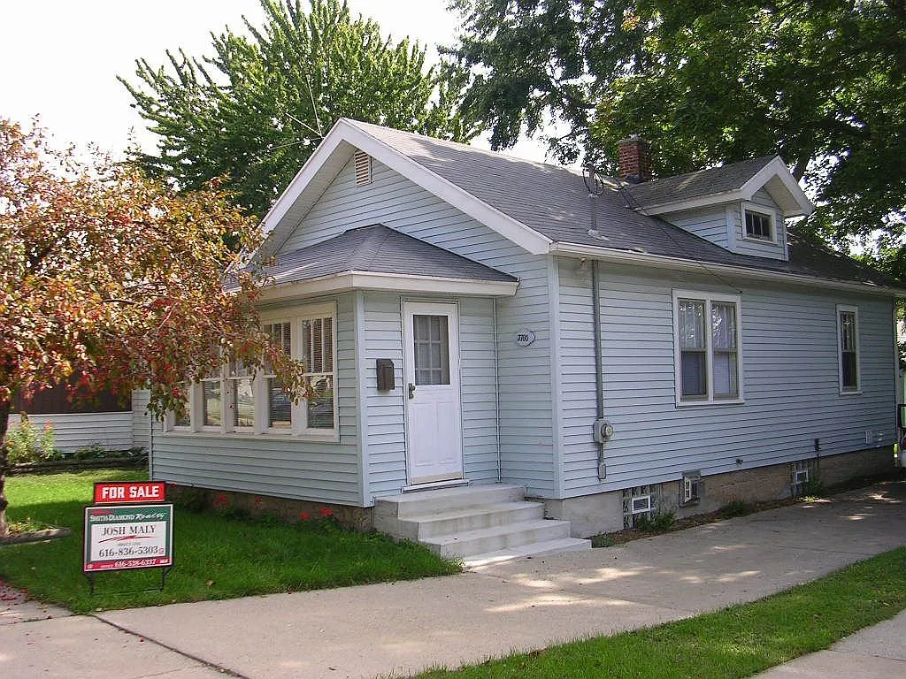 3760 White St SW photo 1