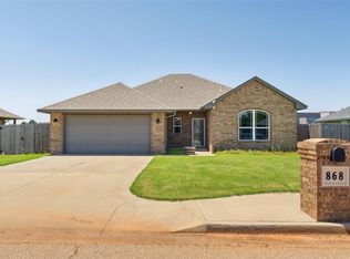 868 Phils Way NW, Piedmont, OK 73078