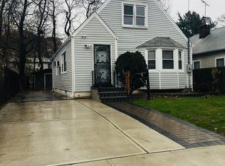 91 W Marshall St, Hempstead, NY 11550