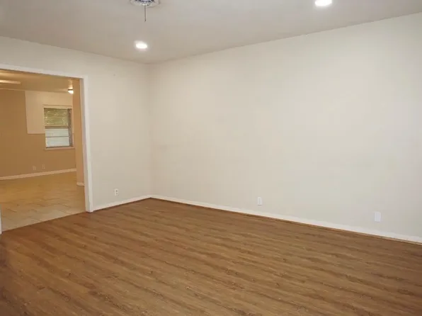 1716 Edna Ave, Bay City, TX 77414