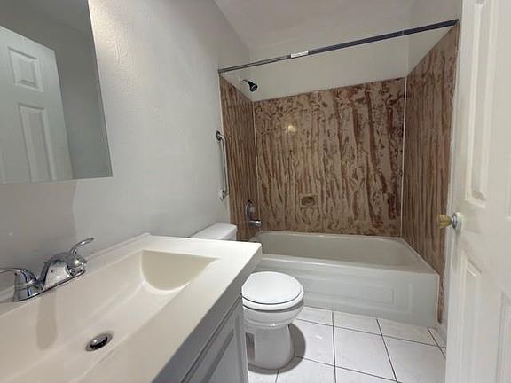 5th image of 2876 Barataria Blvd