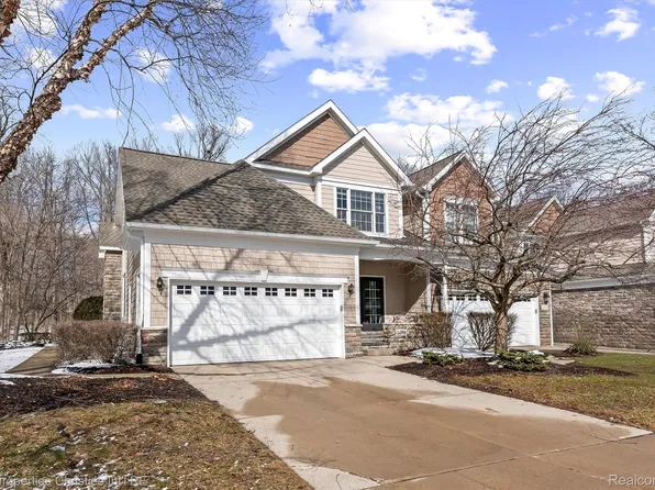 24910 Reeds Pointe Dr, Novi, MI 48374