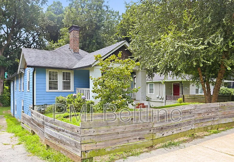 1164 Sells Ave SW — Photo 2