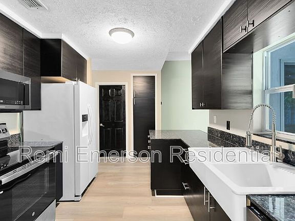 3rd image of 10562 Bridlewood Ave