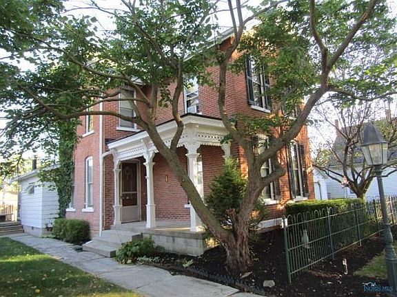 4th image of 217 N Elm St