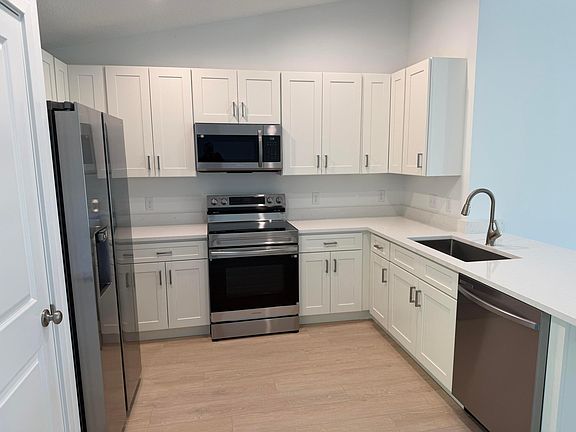 3rd image of 726 SW 18th Place