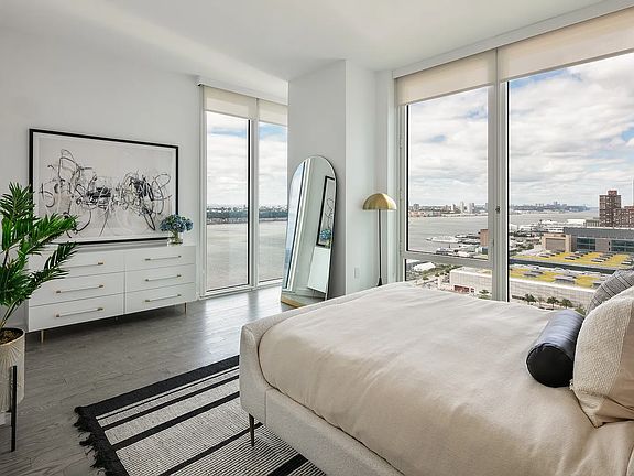 4th image of 606 W 30th St #33G