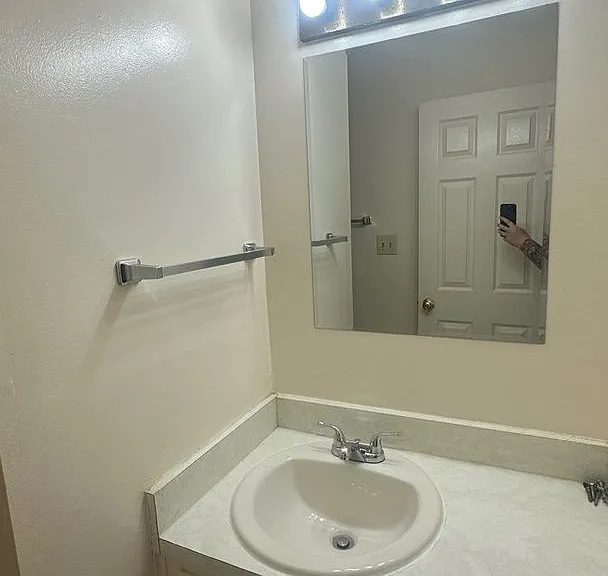 Evergreen Townhomes — Photo 11